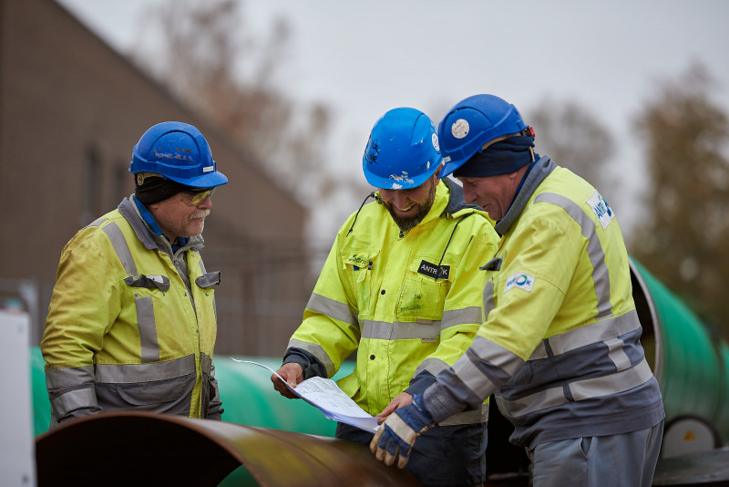 Antrok Mitarbeiter lächelt in die Kamera