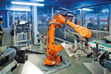 roboter-in-einer-schleifzelle_308101_1140_1560420229.jpg